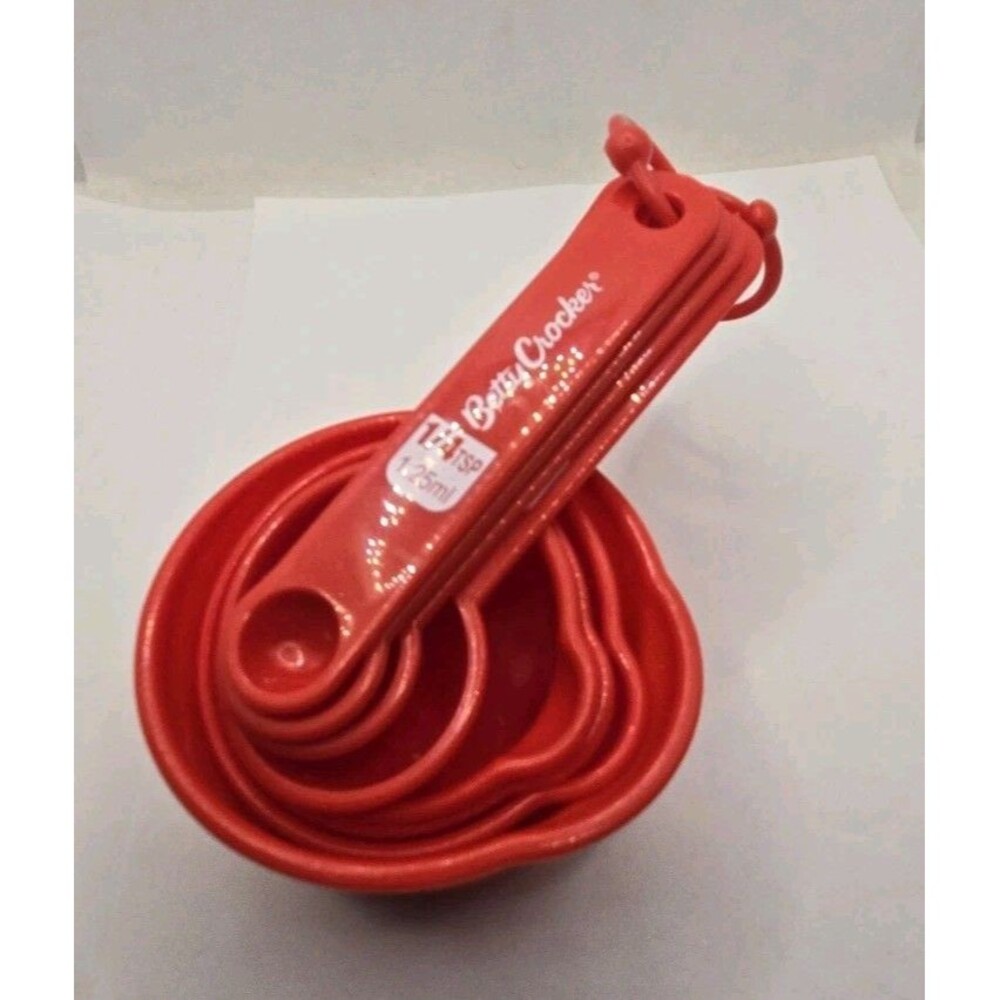 BAKING UTENSILS Betty Crocker Measuring Cups and Measuring Spoons Red